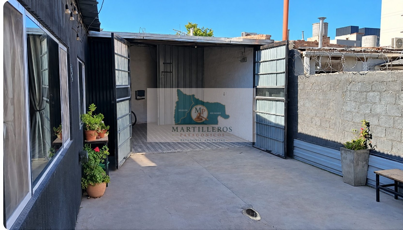 VENTA LOCAL CON ANEXOS TALLER, DEPOSITO Y VIVIENDA