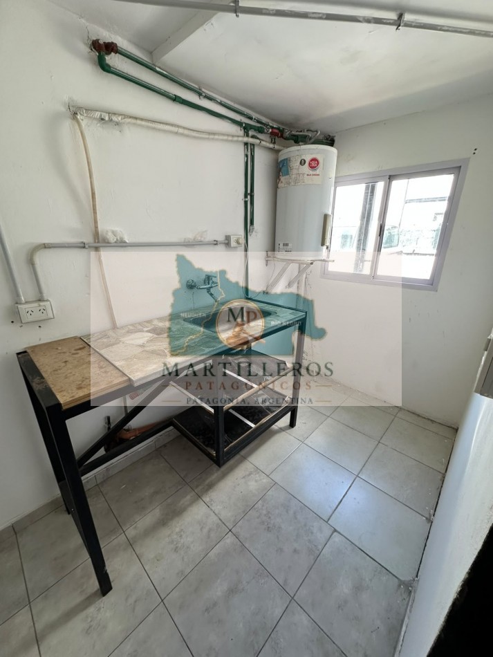 VENTA LOCAL CON ANEXOS TALLER, DEPOSITO Y VIVIENDA