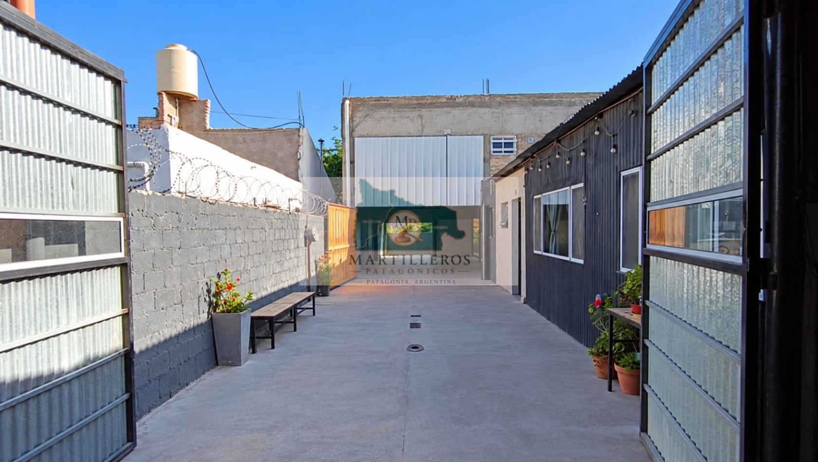 VENTA LOCAL CON ANEXOS TALLER, DEPOSITO Y VIVIENDA